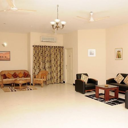 Executive Comfort Alwarpet Madrás Exterior foto