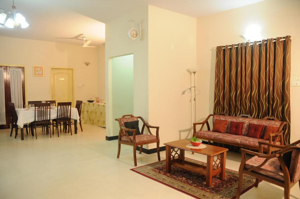 Executive Comfort Alwarpet Madrás Exterior foto