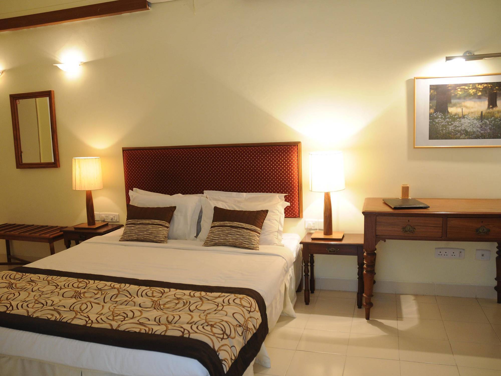 Executive Comfort Alwarpet Madrás Exterior foto