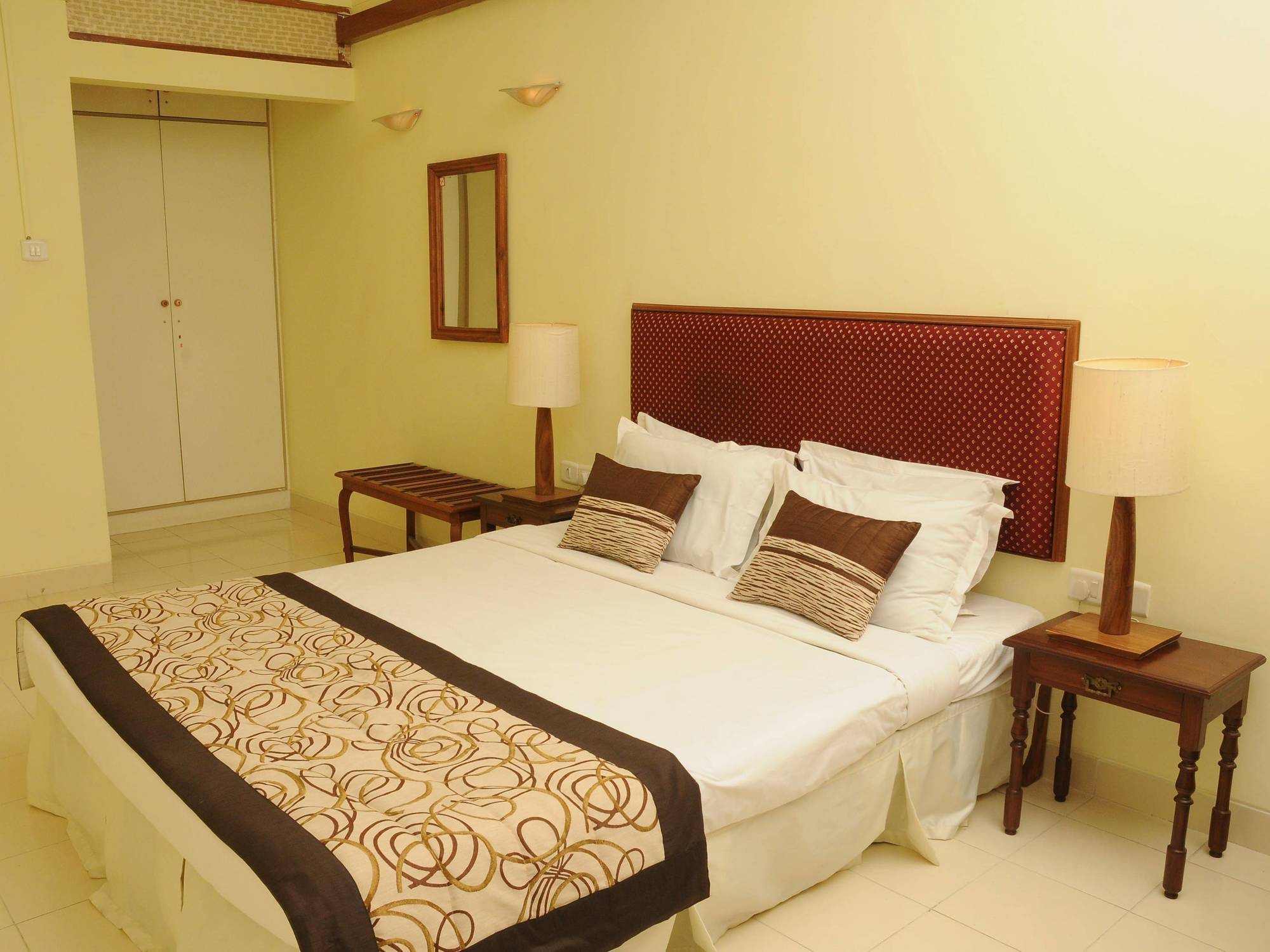 Executive Comfort Alwarpet Madrás Exterior foto